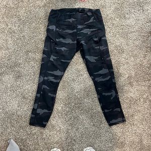 7/8 Athleta grey camo legging size L
